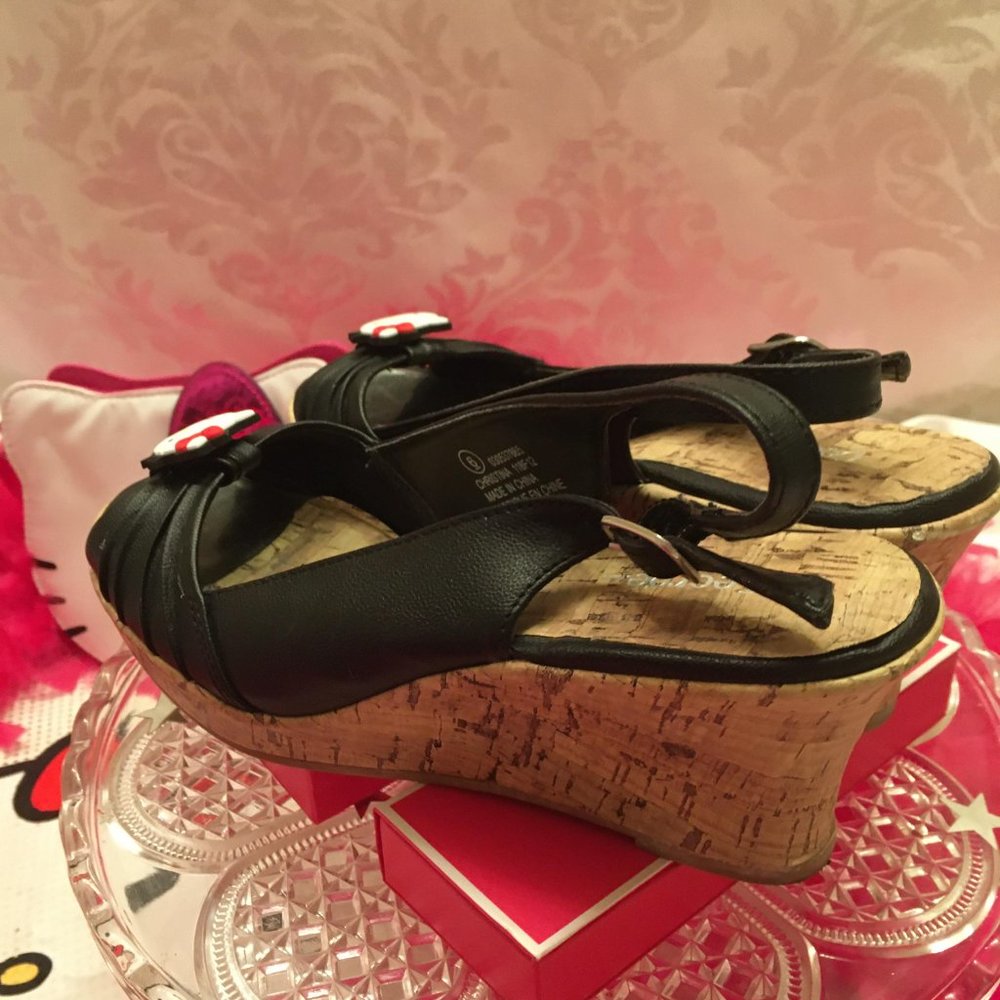 ADORABLE leather cork style wedges with cute hello kitty details! - Picture 5 of 10